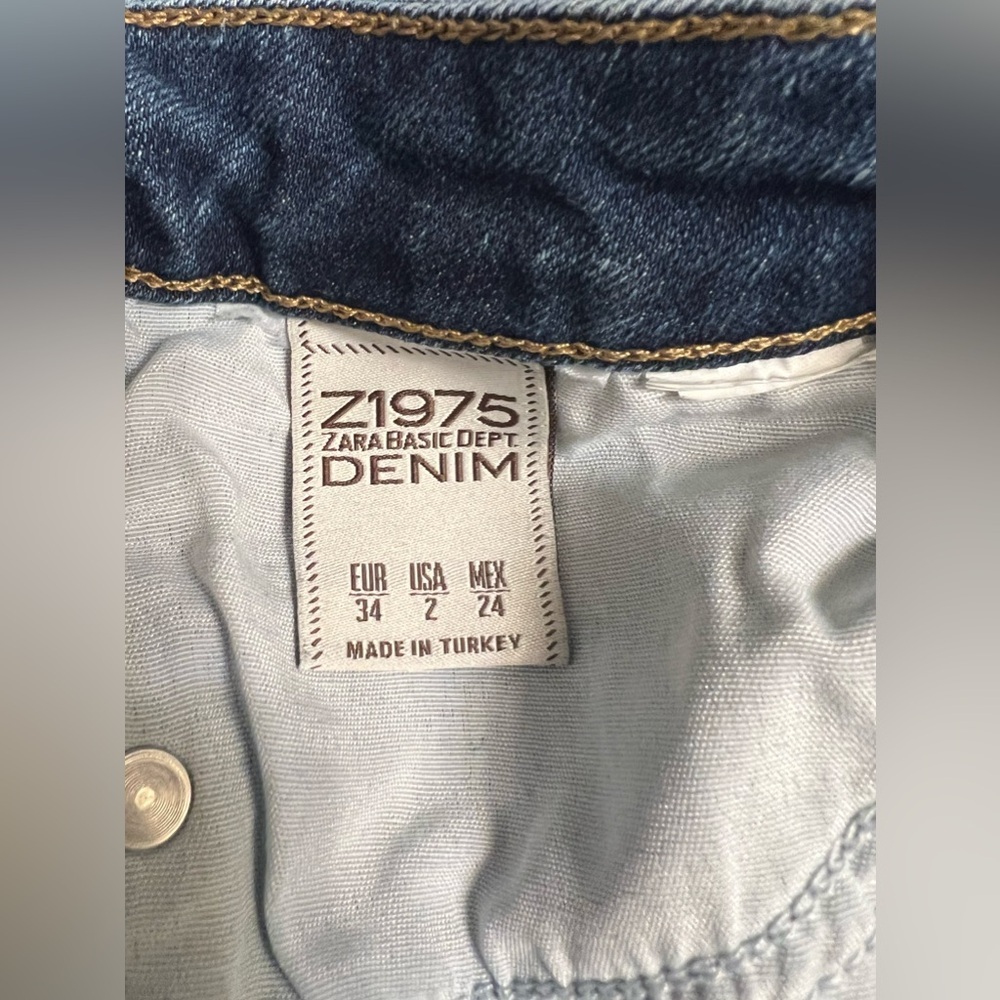 Zara Denim Shorts - Picture 3 of 4